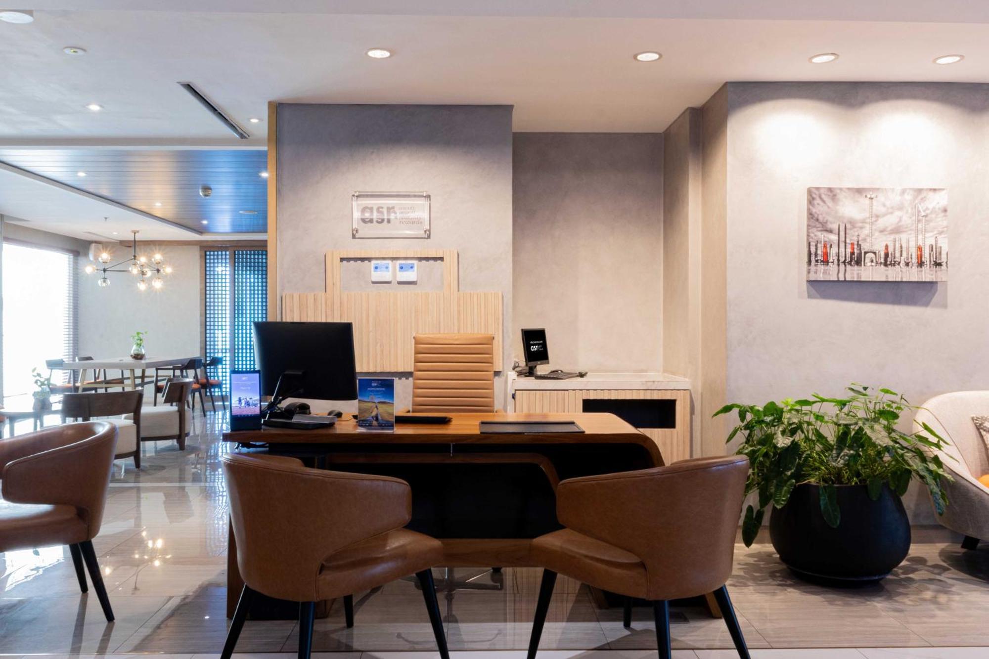 Harris Suites Puri Mansion Jakarta Exterior photo