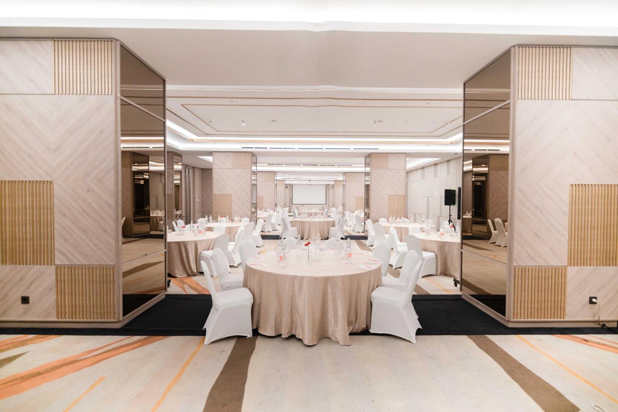 Harris Suites Puri Mansion Jakarta Exterior photo