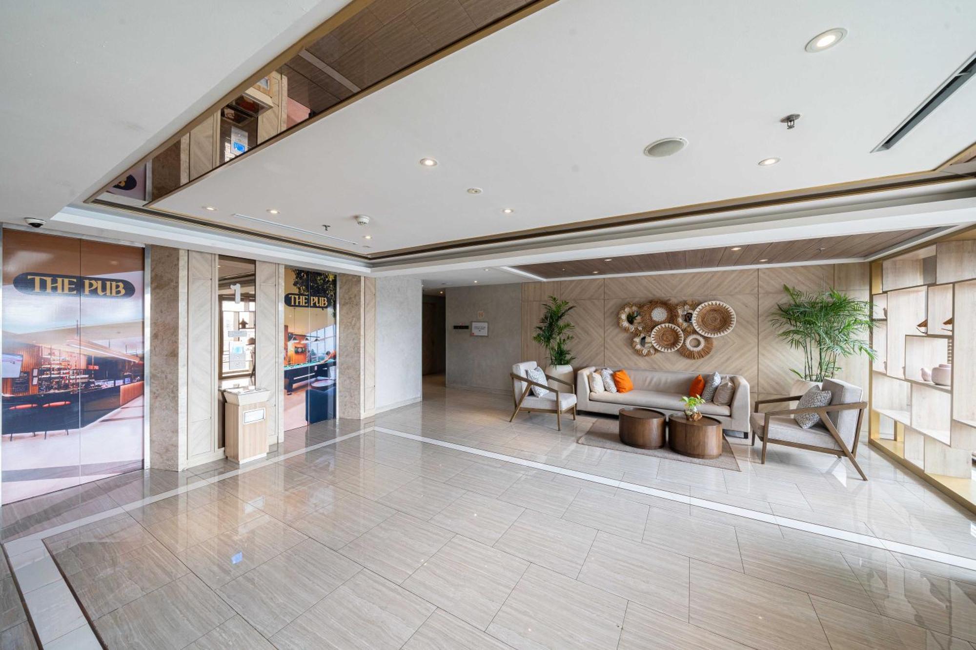 Harris Suites Puri Mansion Jakarta Exterior photo
